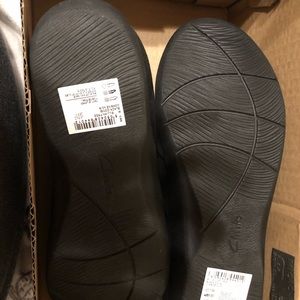 Cloud stepper shoes by Clark NEW